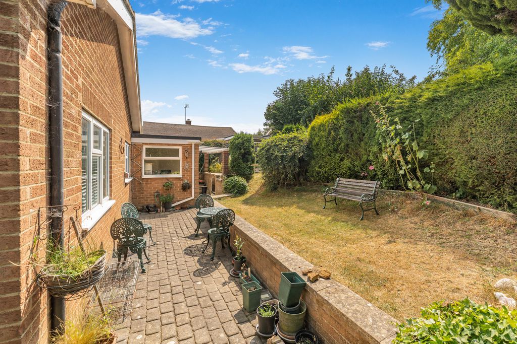 11 Uplands Rise Little Bourton